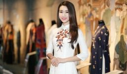 Hoa hậu Mỹ Linh giản dị trong tà áo dài trắng